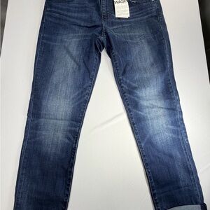 NWT Gap 1969 Girlfriend Jeans Medium Wash Denim Women’s 29 Cuffed